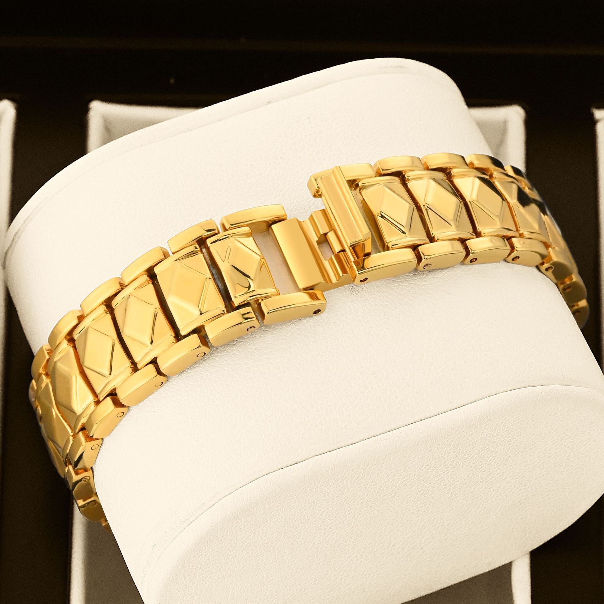 Yalalusi Luxury Gold Diamond O - Luxury Watch Trading review and price